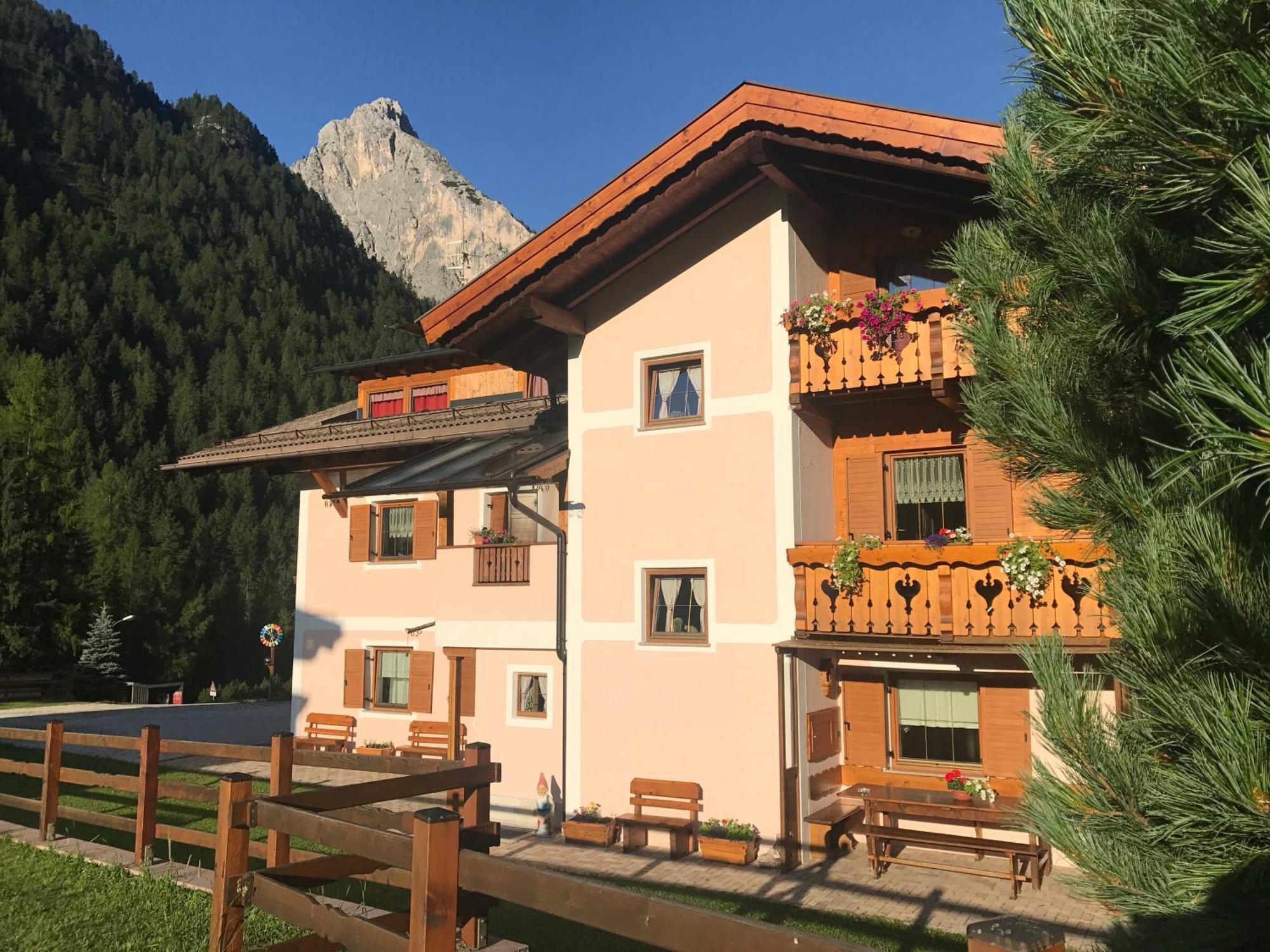 Appartement Cesa Mandi E Miky à Canazei Extérieur photo