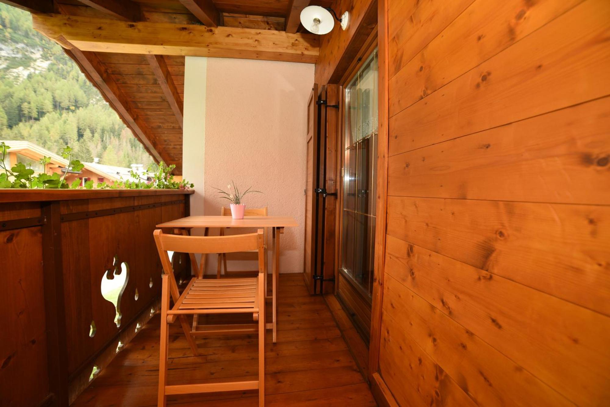 Appartement Cesa Mandi E Miky à Canazei Extérieur photo
